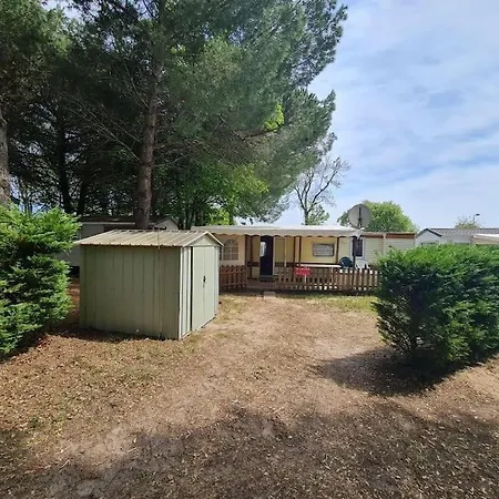 D004 Mobile Home Avec Terrasse Dans Un Camping 3 Etoiles *